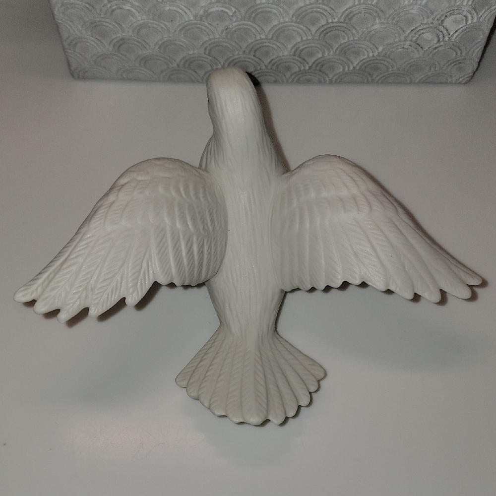 Vintage HOMCO Pair of White Porcelain Dove Love Birds Figurines #8856 - Picture 4 of 9